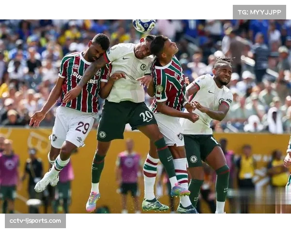 瞬间聚焦：弗拉霍维奇中线附近背身卸球转身，一脚出球发动致命反击